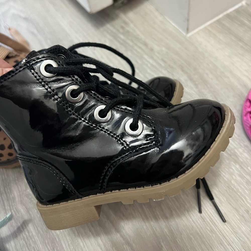 Old navy toddler boots size 6